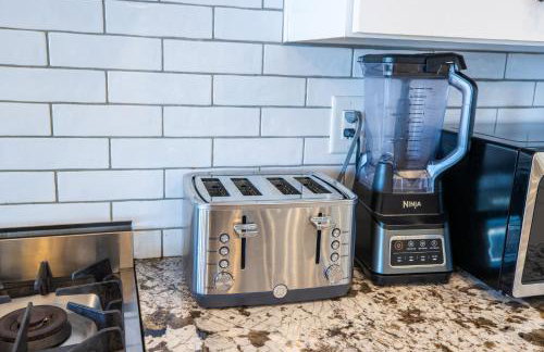 3400 SqFt House W/40Ft Heated Pool/Spa- Strip View - Photo 35