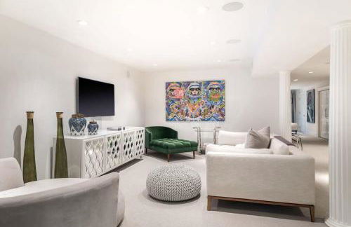 Bull Path Manor by Rove Travel - Luxe Home with Pool & Hot Tub - Foto 22