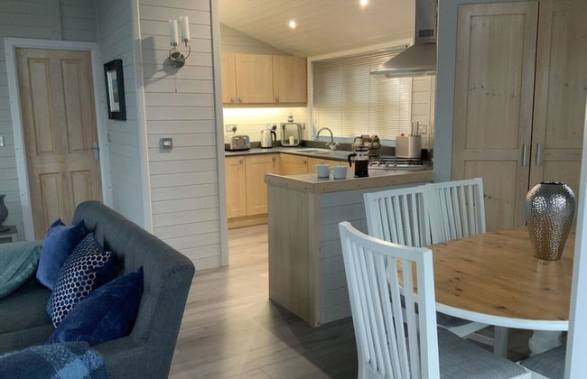 Holly Blue - Cosy Wooden Lodge, Kippford - Photo 5