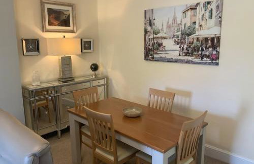 Large 2 bedroom town centre flat with free parking - Foto 15