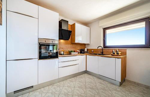 Villa Kadena - Luxury Seaside Villa with Private Heated Pool - Photo 19