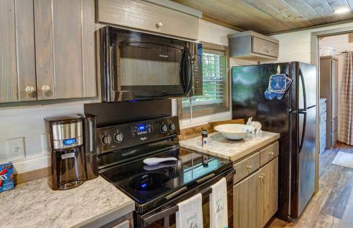 Mayfield Tiny Home with Porch, Walk to Beaches! - Foto 10