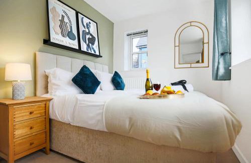 Middleton House with Free Parking, Fast-Wifi, SmartTV and Garden by Yoko Property - Photo 16