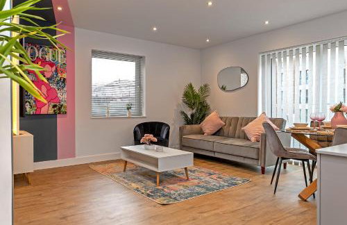 SUPERIOR AIRPORT SUITE, FREE Parking, Stylish, BALCONY, Two Bathrooms, Close To Airport, Station & Centre - Foto 31