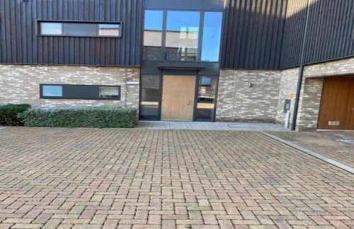 Exquisite & Contemporary 2 Bed Apartment w Parking 10 mins walk to Papworth, Addenbrookes hospitals & Bio Medical Campus - Foto 13