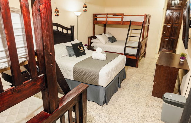 Gold House - Photo 15