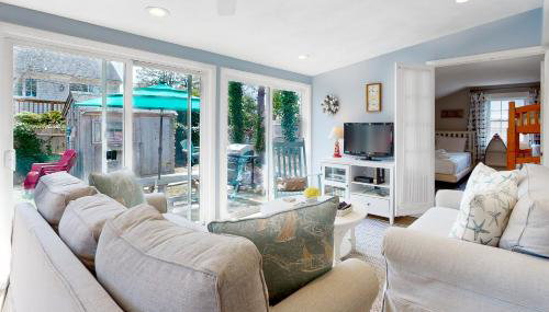 Cape Cod Beach Cottage - Photo 3