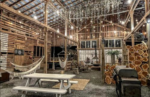 Creekside A-Frame Retreat with Treehouse Views, Hammock Lounge & Indoor-Outdoor Shower in New Port, Tennessee - Foto 2