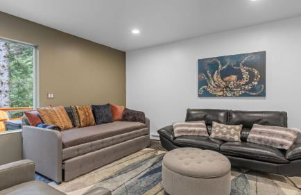 Peaceful Treehouse-Style Stay with Sauna Fire Pit Forest Views Near the Coast The Treehouse by AvantStay - Foto 18