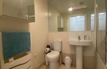 Comfy 2 bed Flat with free Parking, close to Tube - Foto 15