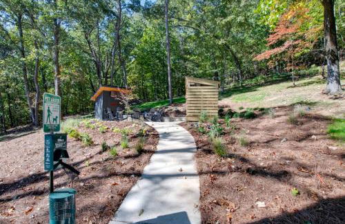 Gorgeous Cabin Great for Groups or Families with Jacuzzi, Fire Pit and Views in Alabama - Foto 35