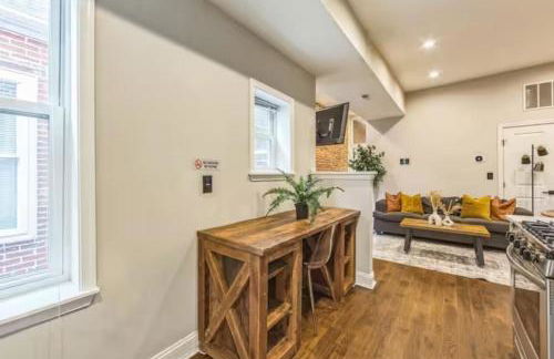 Lovely 2BR w Patio - 10 mins to DT - Sleeps 10 - Foto 15