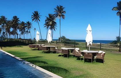 Apartamento Pé na Areia Cond Alphaville Guarajuba - Foto 1