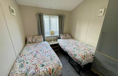 Elegant Lodge in Peaceful Holiday Resort - Photo 2