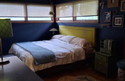 Fully Updated 3-Bedroom Ranch with Stylish Interiors, Full Furnishings, and Backyard Hangout Spaces - Foto 22