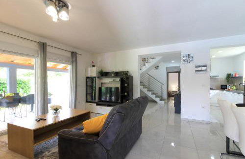 Wonderful villa wit pool surrounded by nature, high level of privacy a few minutes to the beach and town center by car by WiiBuk - Foto 18