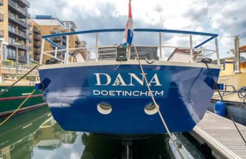 Historic Dutch Barge, Idyllic location - Photo 2