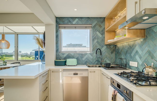 Exquisite Mouille Point Apt by Golf Course Serene Suite - Photo 38