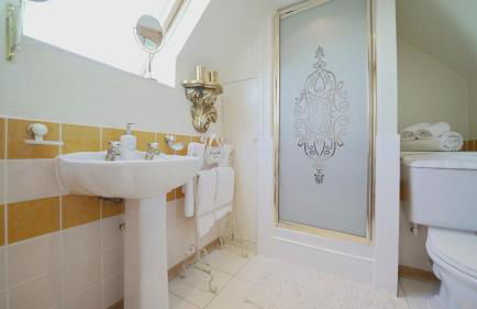 The Old Tramhouse Self Catering Traditional Charming Apartments Located In The Heart Of Historic Stirling For Short-Long Stays In Stirling For Tourism & Events & Contractor Base Stays For Central Belt Area & Open To Book All Year Round - Photo 3