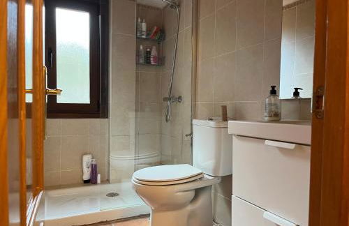 Casa con piscina y vistas al Pantano de San Juan - Foto 3