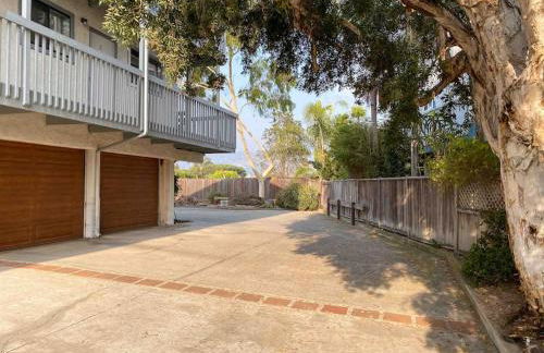 Modern & Cozy Gem ~ Walk to the Beach ~ Queen Beds - Photo 17