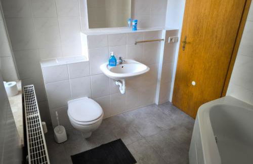 Preiswerte Apartments für Monteure, WLAN, Smart-TV & kostenfreie Parkplätze - Foto 25