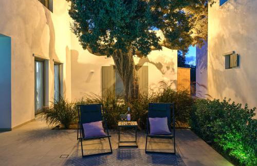 Private Luxury Scarlet beachfront villa, Molos, Paros - Photo 10