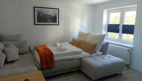 D-Quadrat FeWo "Doni" für Familien, Geschäftsreisende und Urlauber, mit 3 Zimmern, Tageslichtbad, Südbalkon und Kingsize-Betten, für bis max 6 Erwachsene und 2 Kleinkinder - Foto 3