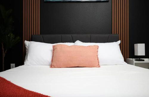 Cozy 2BR w Pool Gym Near Rvrwalk Dome Conv Ctr - Foto 11