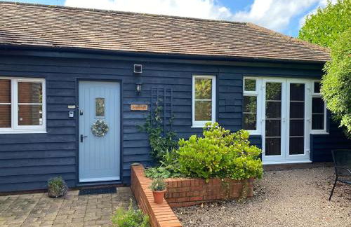 Secluded Countryside Retreat for Four, Gloucester - Photo 1