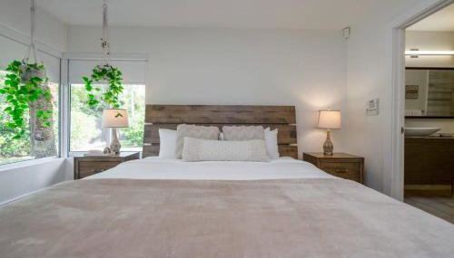 Boho House - Stylist Home with Parking and large Yard - Foto 5