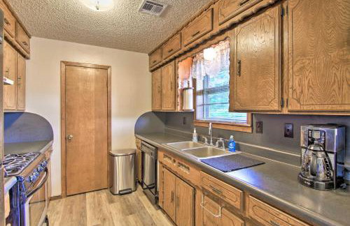 Quiet Clayton Home with Mountain Views 4 Mi to Lake! - Foto 10