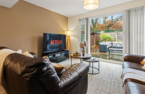 Forest View- Oasis Mural -Didsbury Zen Sleeps 10 - Photo 13