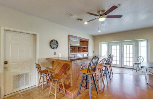 Spacious Group Retreat with Game Room in Marshall! - Foto 12
