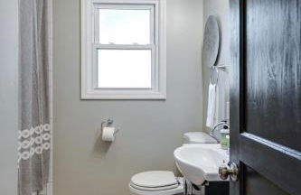 1-Story Home, Fenced Yard, Grill, Firepit, Parking, Sleeps 10, Pet-Friendly, Smart TVs, 10 Mins to Nissan Stadium & Five Points, Cozy Bedrooms, Outdoor Fun, Perfect for Families & Groups - Foto 22