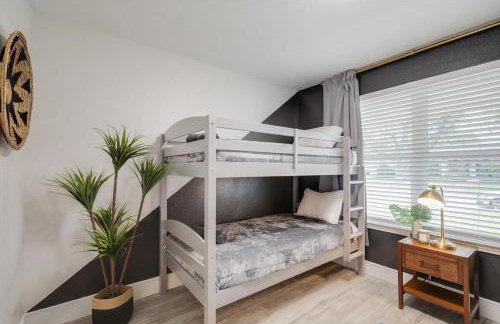 Relaxing Texas Retreat 4BR w Pool & Dream Kitchen - Foto 34