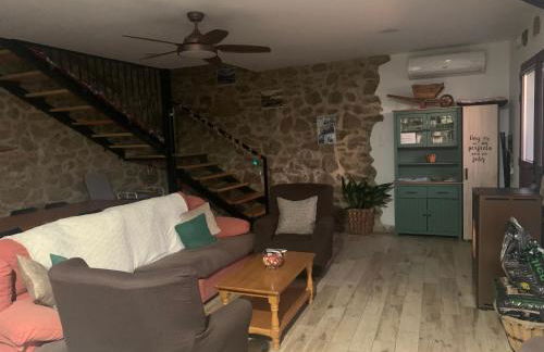 CASA RURAL PUERTO - casa completa con espacio exterior, wifi, estufa, barbacoa, piscina y zona de aparcamiento privada - IDEAL PARA DISFRUTAR EN FAMILIA O GRUPO DE AMIGOS - Foto 15