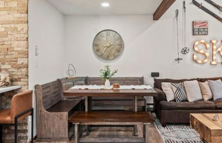 The Bear's Den by Avantstay Prime Location, Renovated w/ Movie & Game Room - Foto 8