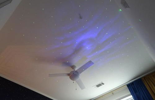 Cosmic Serenity Retreat 1BD Lux King in Southeast Jax - Foto 15