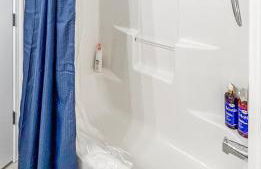 Modern and Comfy-2BR 2BA with pool access - ground floor, Near Outlets & Beaches - Foto 29