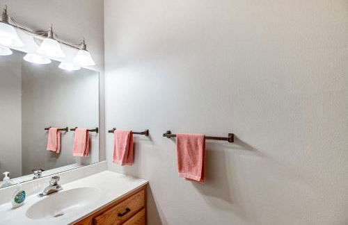 Pelican Rapids Lake House with Water Views and Dock! - Foto 11