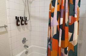 Beautiful Condo on Riverwalk King Suite w Free Parking Pet Friendly Centrally Located on the Riverwalk - Foto 7