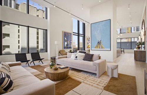 Upscale Downtown Condo Pool Gym & Skyline Views - Foto 57