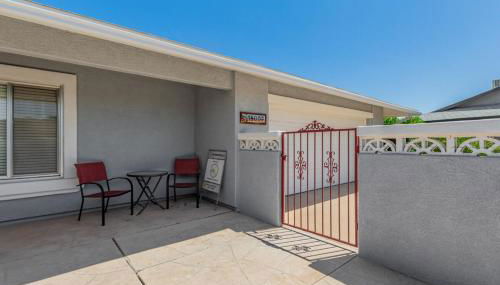 Naturally Modest & Quiet - Photo 2