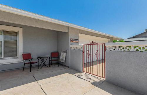 Naturally Modest & Quiet - Foto 2