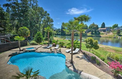 Luxe Getaway with Riverfront Views in Grants Pass! - Foto 37