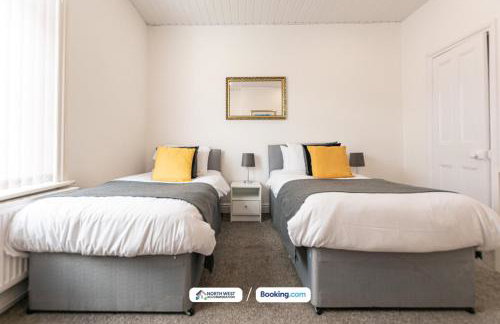 Newly Refurbished 2-Bedroom House in Manchester Ideal for Contractors with Free Parking & WiFi - Foto 2