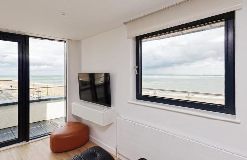 Gorgeous 2 Bed Apartment with Stunning Sea Views with Free Parking and Fast Internet - Foto 10