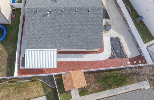 Fully Stocked Home with Hot Tub and Private Yard - Photo 62