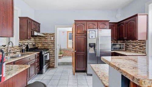 Luxury 8 Bedroom House, Steps to Tropicana, Beach and Boardwalk! - Foto 4